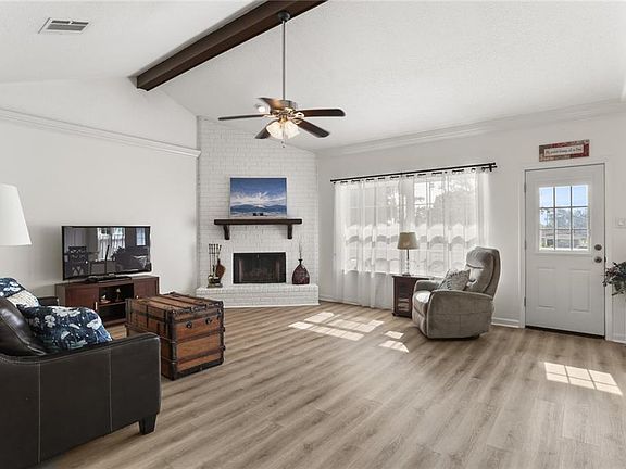 5th image of 4509 Shaw St APT 203