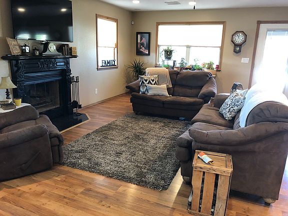 open concept & full of sun