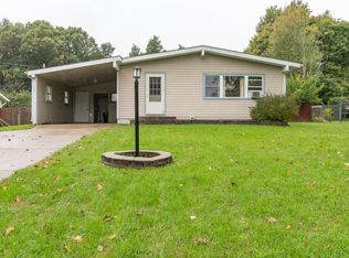203 Glenview Dr, Paw Paw, MI