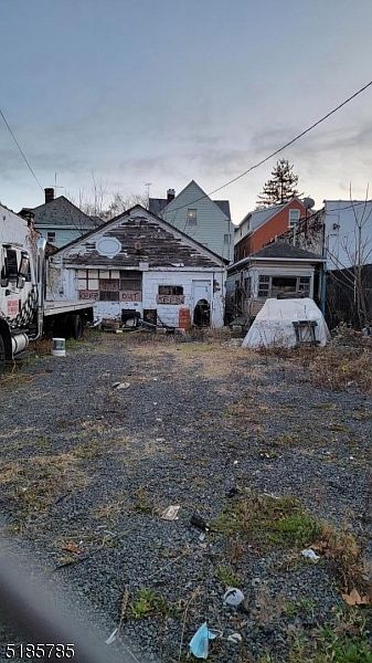 1st image of 260 10Th Ave