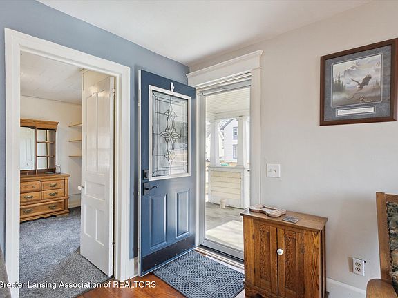 2nd image of 107 N River St