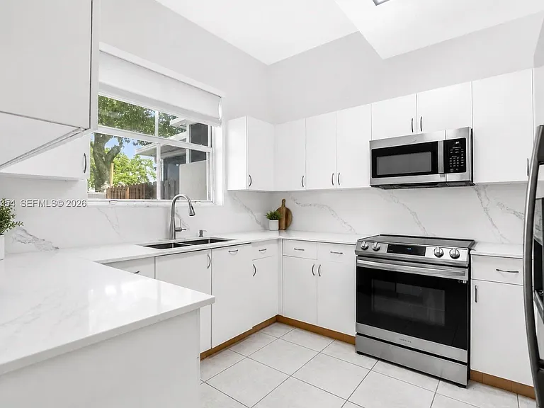 102 Riverwalk Cir #102 — Photo 8