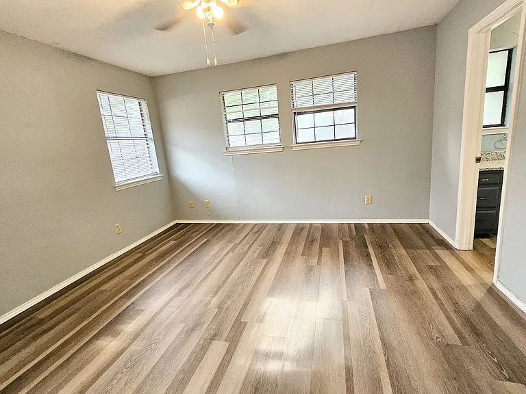 1124 Kathy Ln — Photo 14