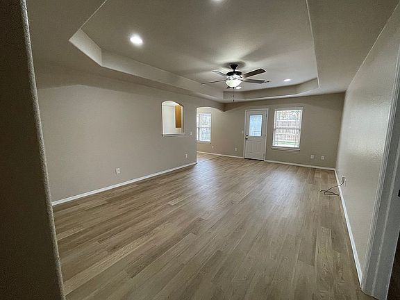 2nd image of 701 E Sandalwood St