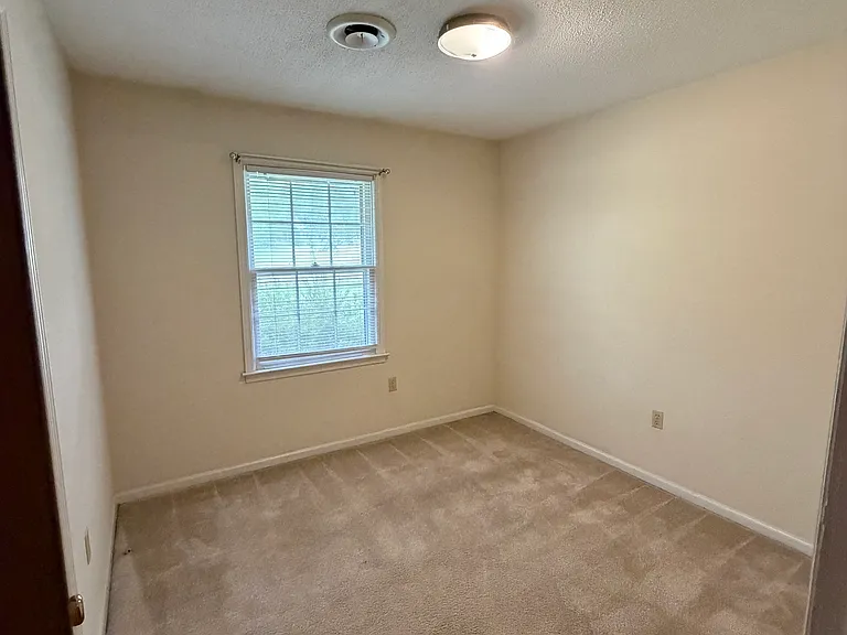 1424 E Calhoun St — Photo 6