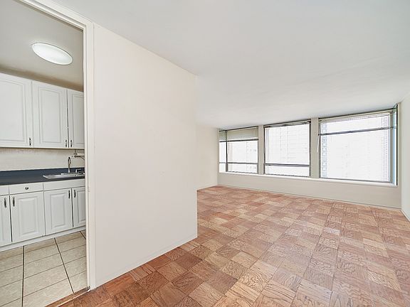4th image of 300 E 33rd St APT 16G