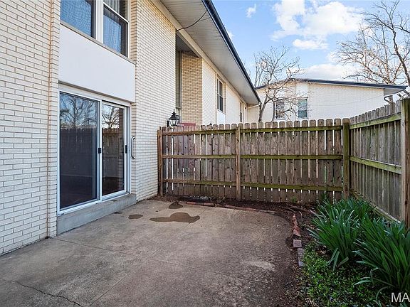 4th image of 10469 Briarbend Dr APT 4