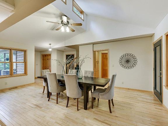 4th image of 2527 Lake Ave