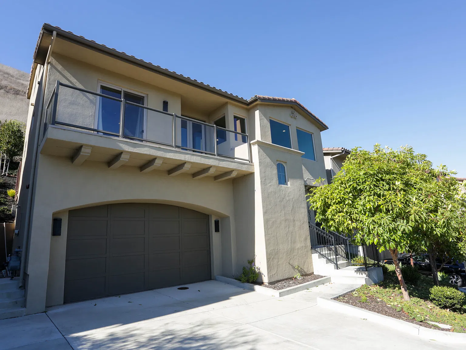 3 bed, 2186 sqft, $4,950 — Photo 2