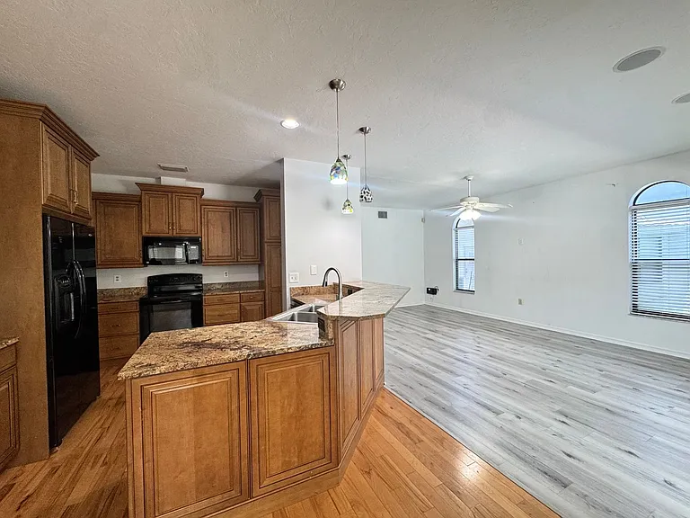 6077 Marella Dr — Photo 7