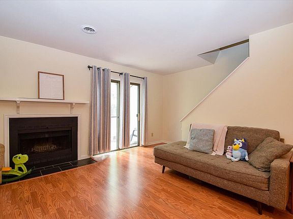 4th image of 7125 Woods Crossing Dr