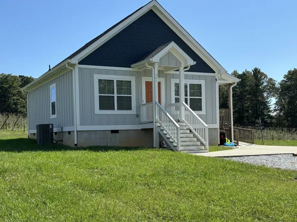 201 Garrett Rd, Flat Rock, NC 28731