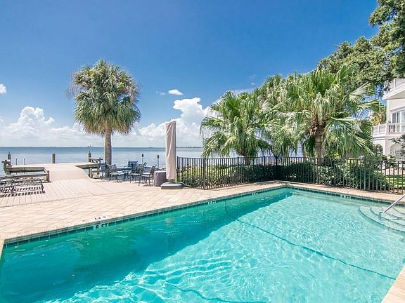 3rd image of 6212 Bayshore Blvd APT F