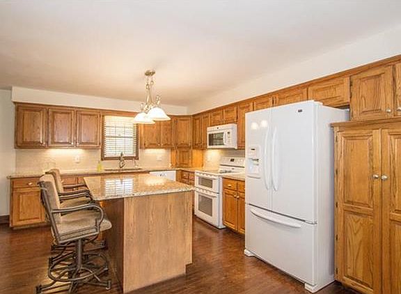 5th image of 2823 N 123rd St