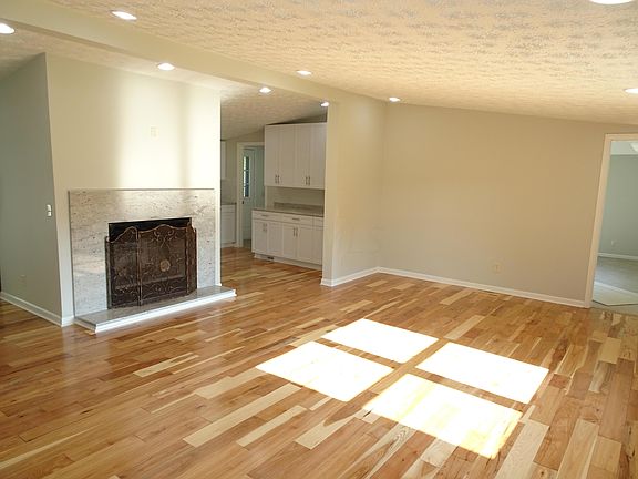 3rd image of 13040 Cherry Ln NE