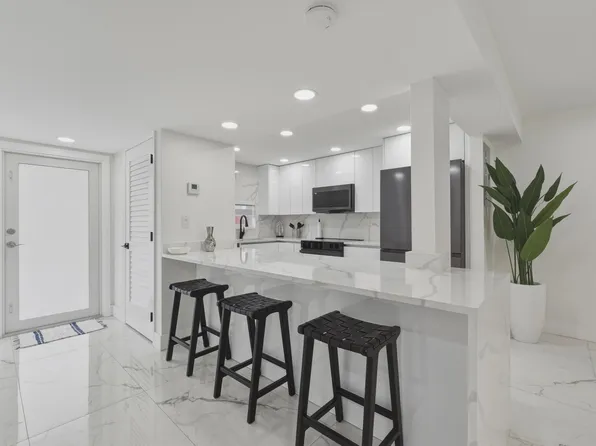 9523 N Hollybrook Lake Drive #103, Pembroke Pines, FL 33025
