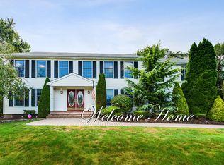 17 Luccarelli Dr, Holmdel, NJ 07733
