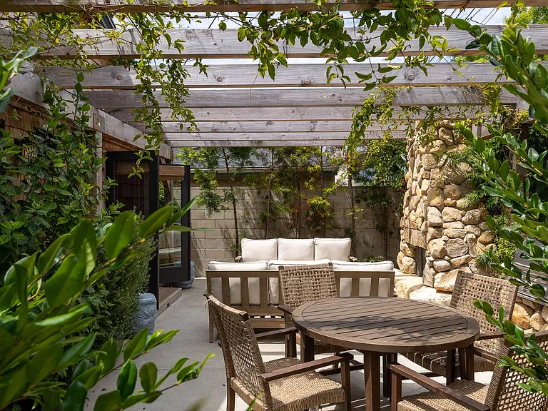 117 Tujunga Ave — Photo 16