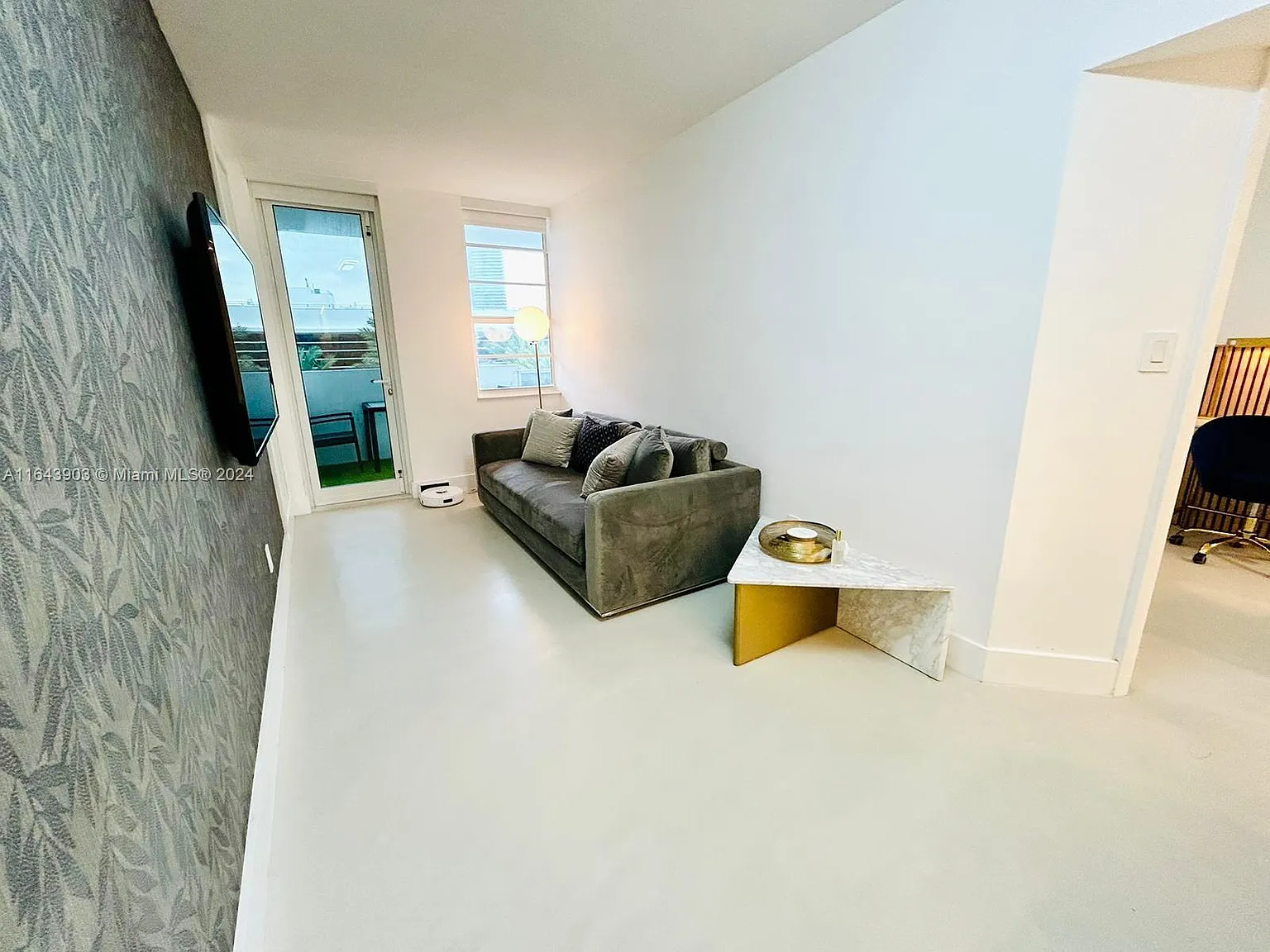 The Decoplage Condo — Photo 3