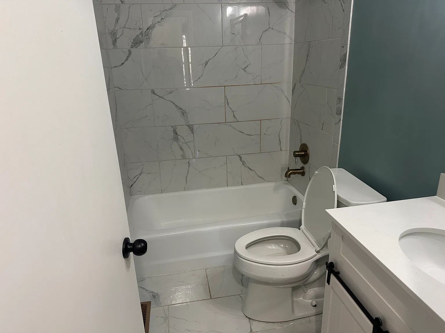 4 bed, 1975 sqft, $2,500 — Photo 3