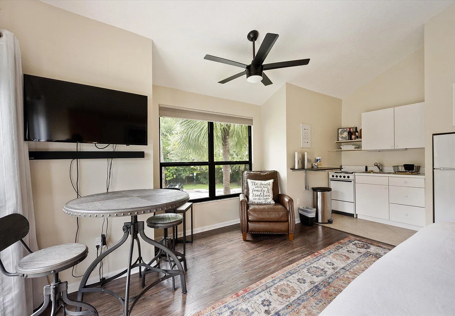 1 bed, 1.0 bath, 500 sqft, $3,000 — Photo 4