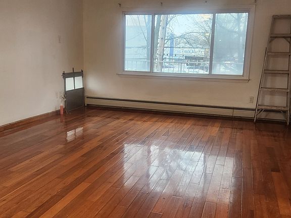 2nd image of 209 45th Rd Floor 2