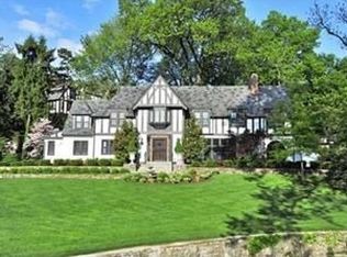 6056 Mission Dr, Mission Hills, KS 66208