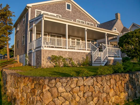 15 Mill Square Rd, Vineyard Haven, MA 02568