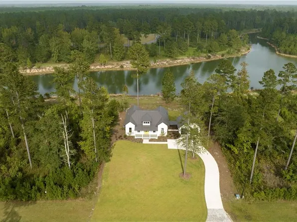 572 Salt Creek Way E, Brunswick, GA 31523