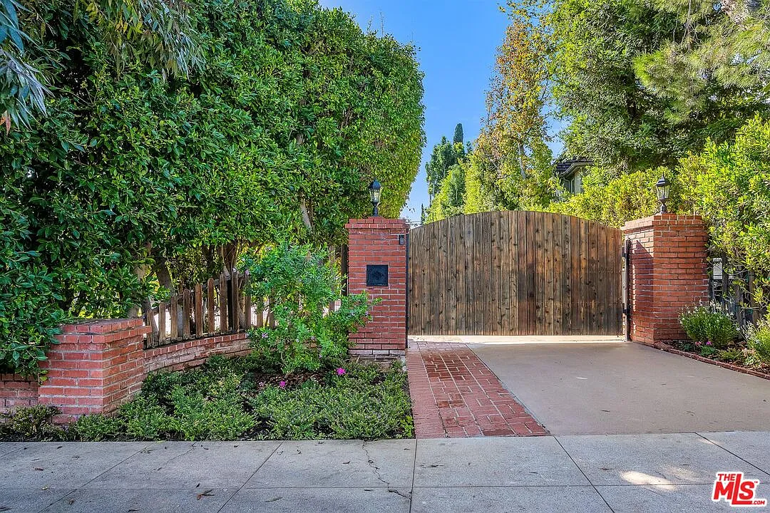 4 bed, 4.0 bath, $16,500 — Photo 2