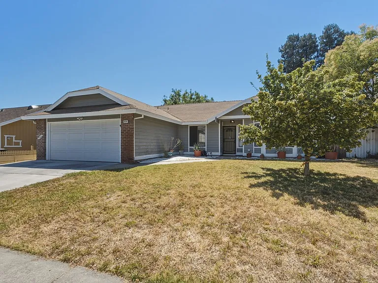 8034 Fairlands Way — Photo 2