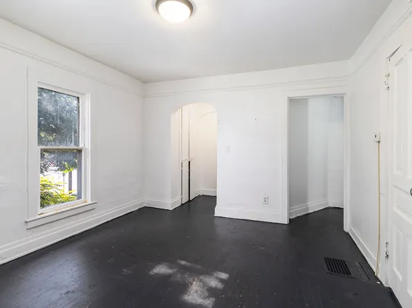 745 E Stockbridge Ave APT 2, Kalamazoo, MI 49001