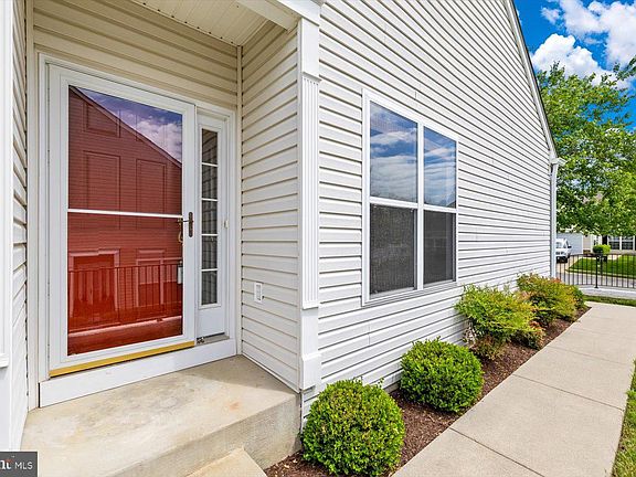 4th image of 51 Harborton Ln #18-1