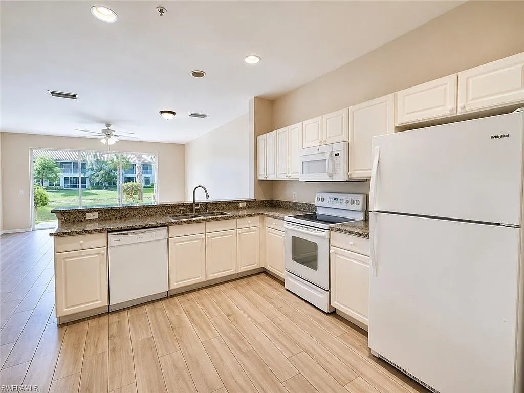 3 bed, 2.5 bath, 1580 sqft, $2,395 — Photo 3