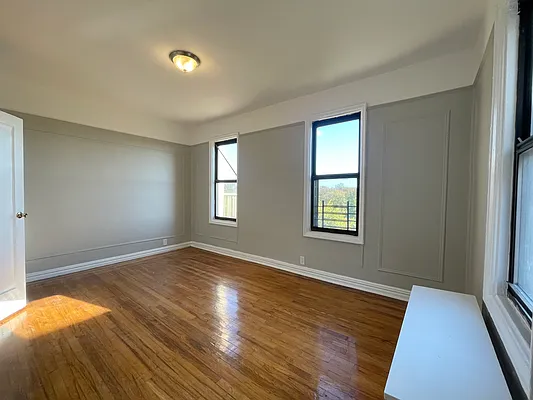 Rented by EXR | media 9