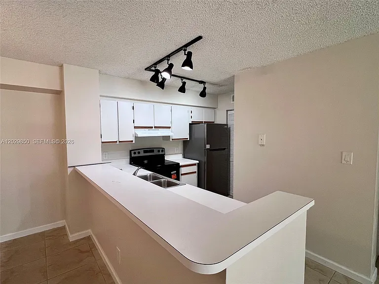 640 S Park Rd #144 — Photo 4