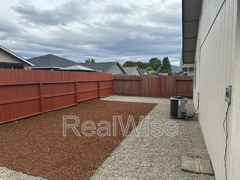 2210 SW Bridge St — Photo 28