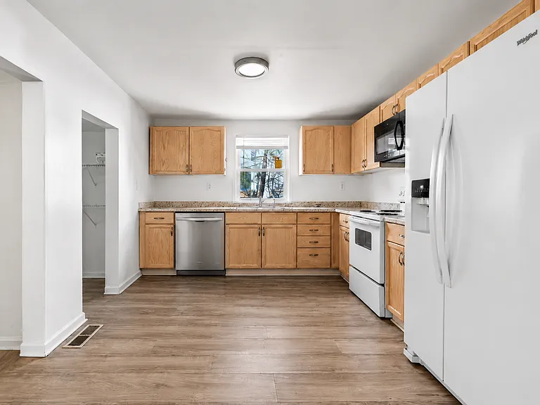 505 E Maple Ave — Photo 3