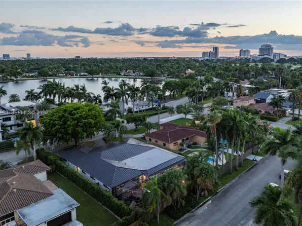 1141 N Northlake Dr, Hollywood, FL 33019