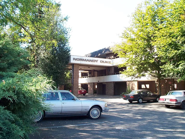 Normandy Duke Apartments — Photo 1