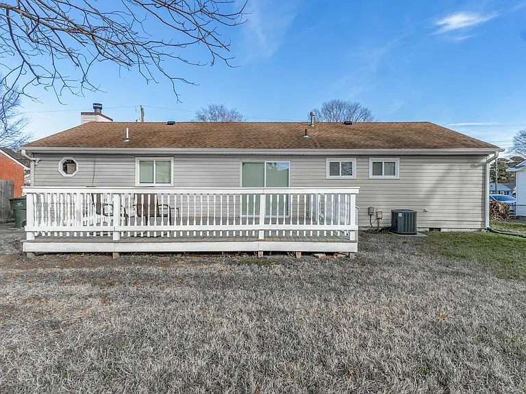 2249 Corbett Ave — Photo 30