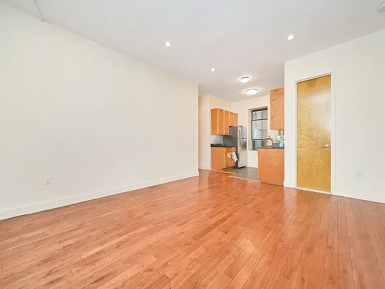 945 Saint Nicholas Ave #1D — Photo 2