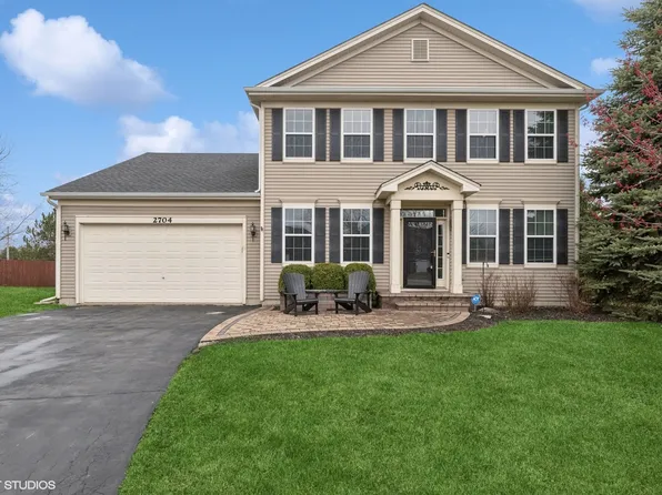 2704 Salt Creek Ct, Wauconda, IL 60084