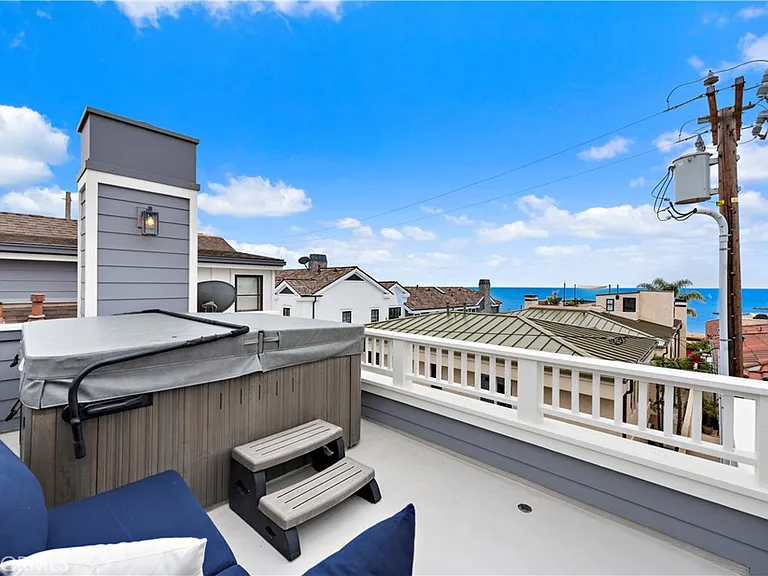 212 Marguerite Ave — Photo 4