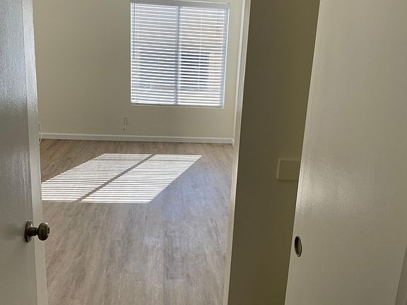 3rd image of 4600 Lamont St #105