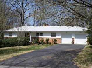 836 W Outer Dr, Oak Ridge, TN 37830