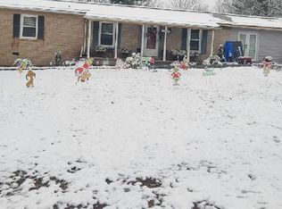 105 Parliament Rd, Shady Spring, WV 25918