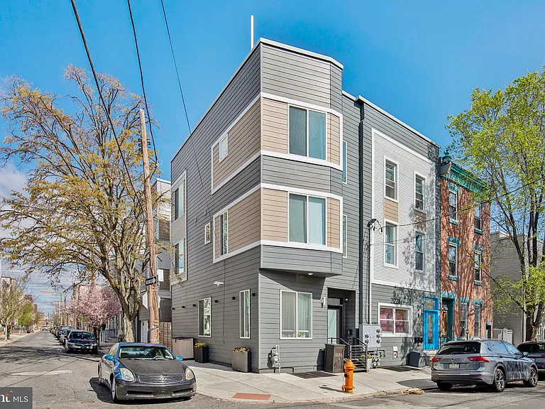2224 Amber St #4 — Photo 1