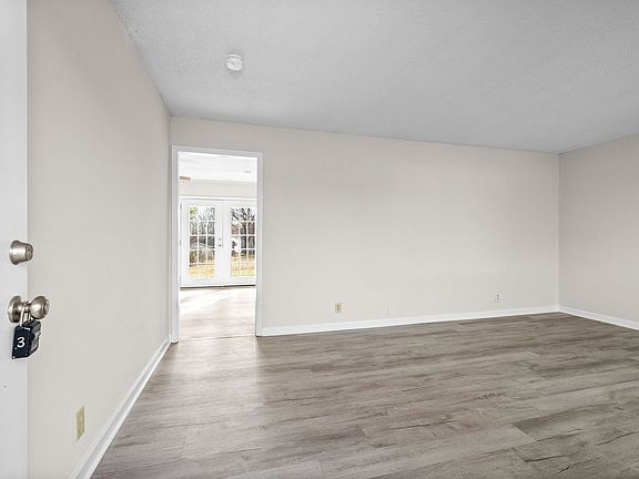 4th image of 411 Dale Ter