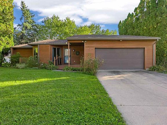 2nd image of 102 Elizabeth Dr